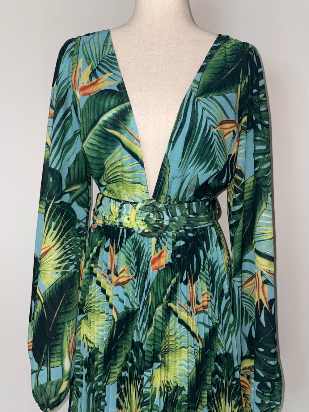 Luxxel AMAZING Deep V Tropical Maxi Dress with Belt and Pleated Skirt Size L - Picture 4 of 8